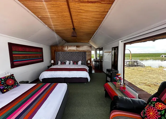 Uros Waliski Lodge