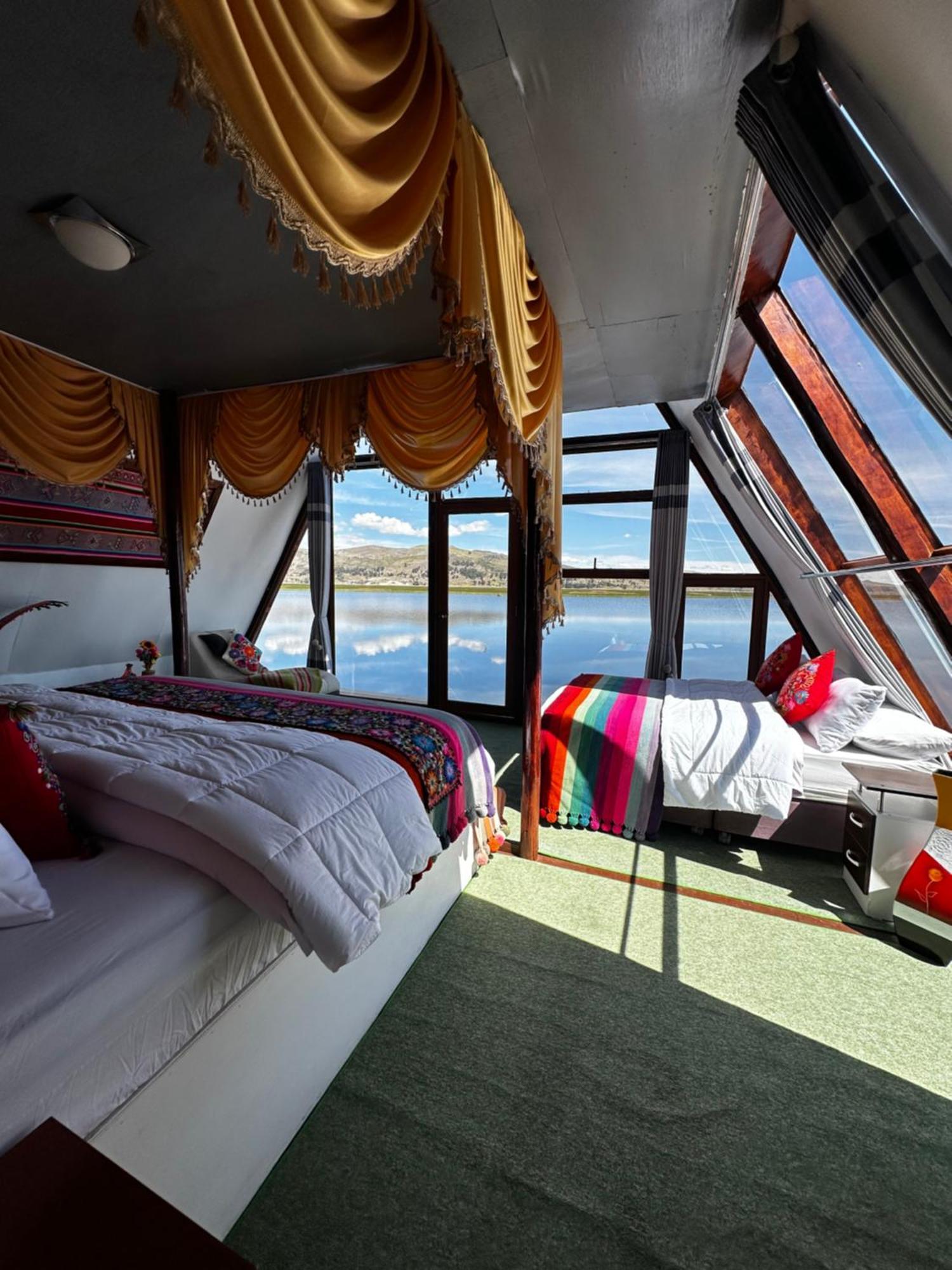 Uros Waliski Lodge *