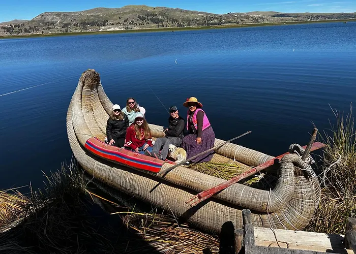 Uros Waliski Lodge
