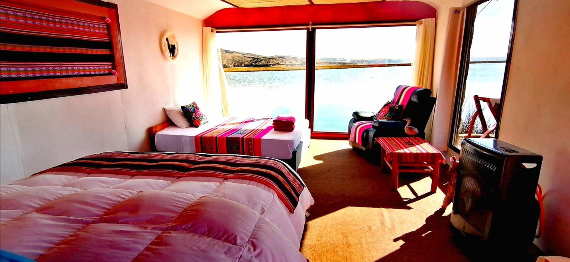 Uros Waliski Lodge