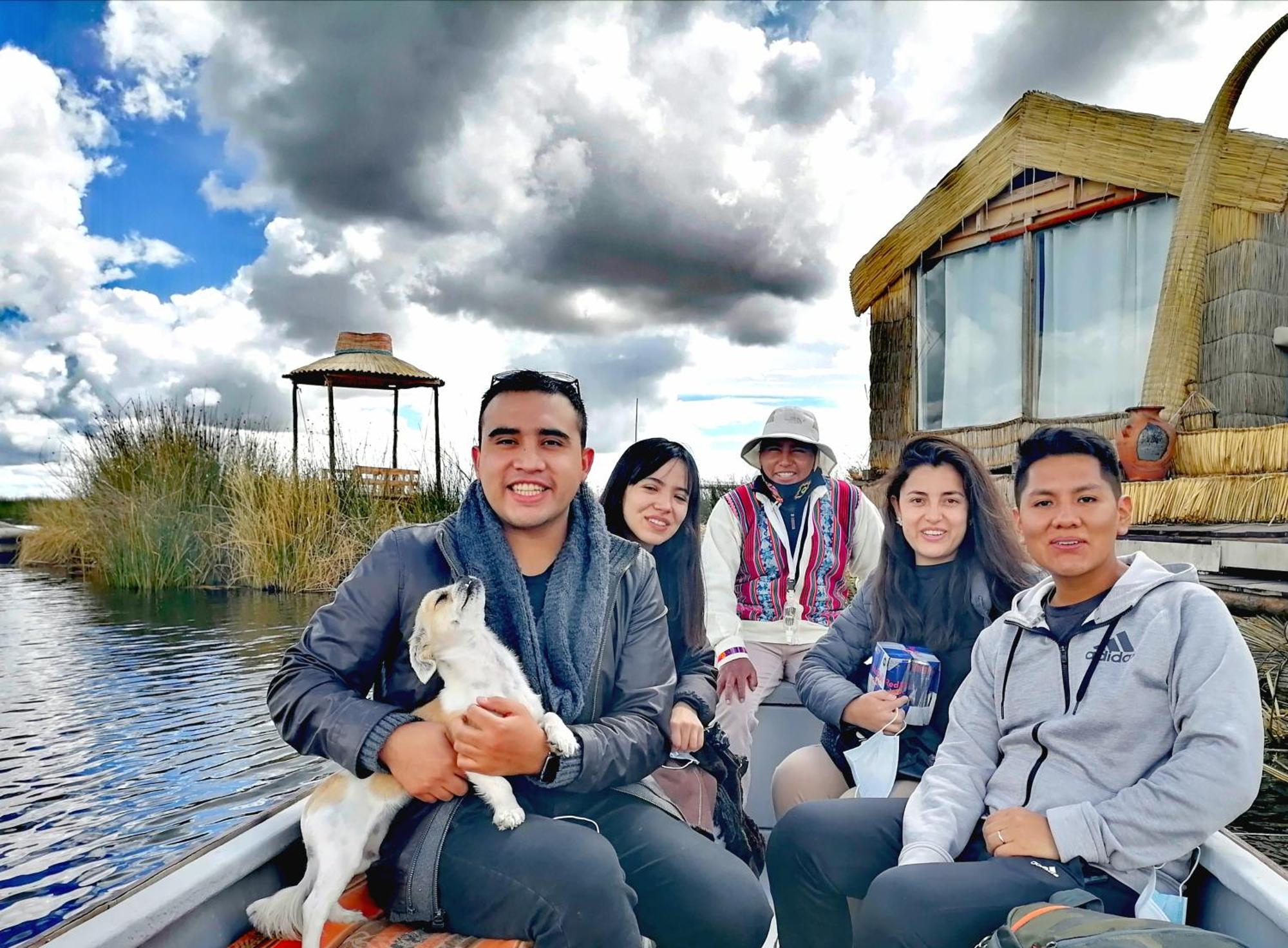 Uros Waliski Lodge *