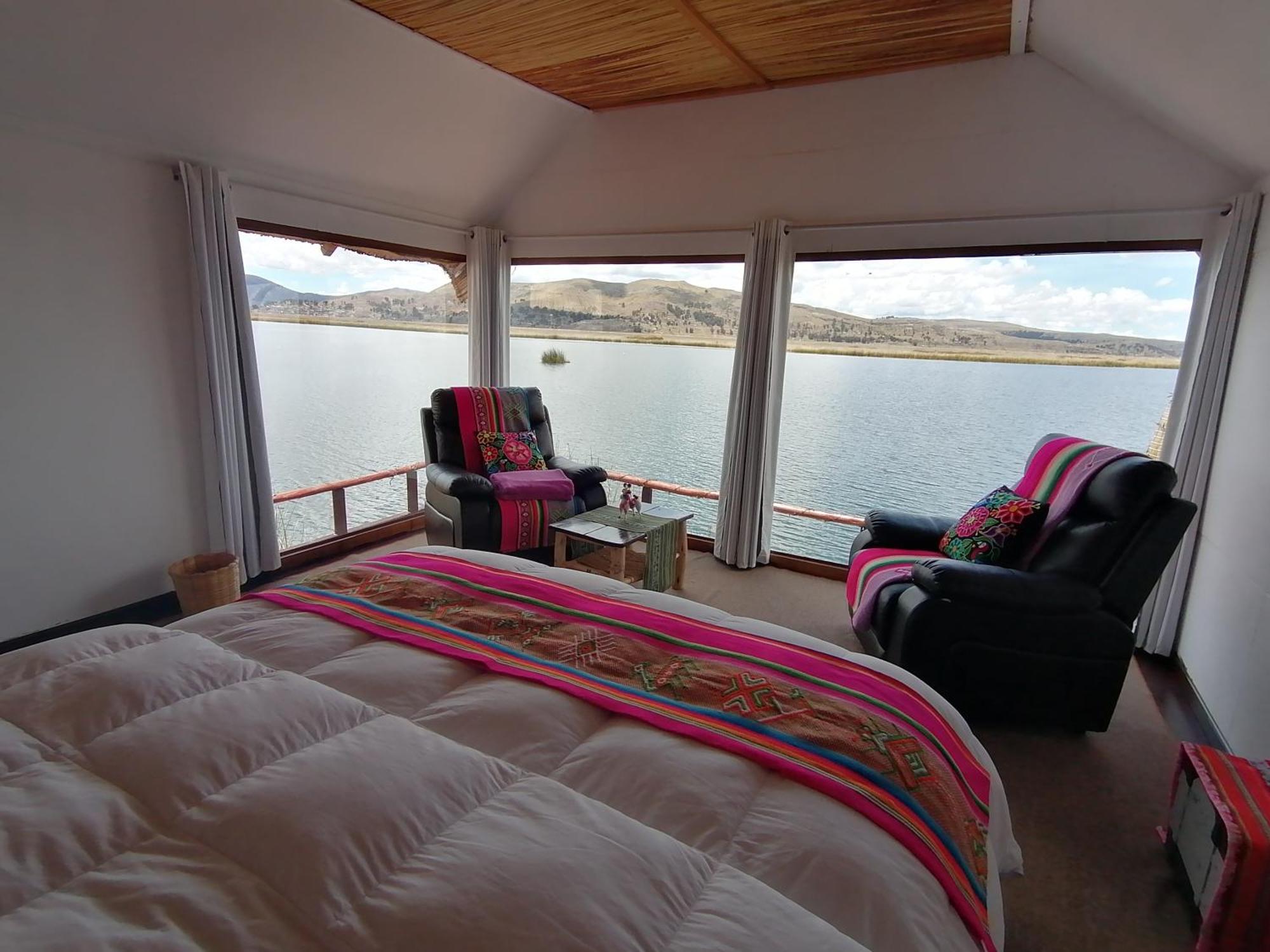 Uros Waliski Lodge *