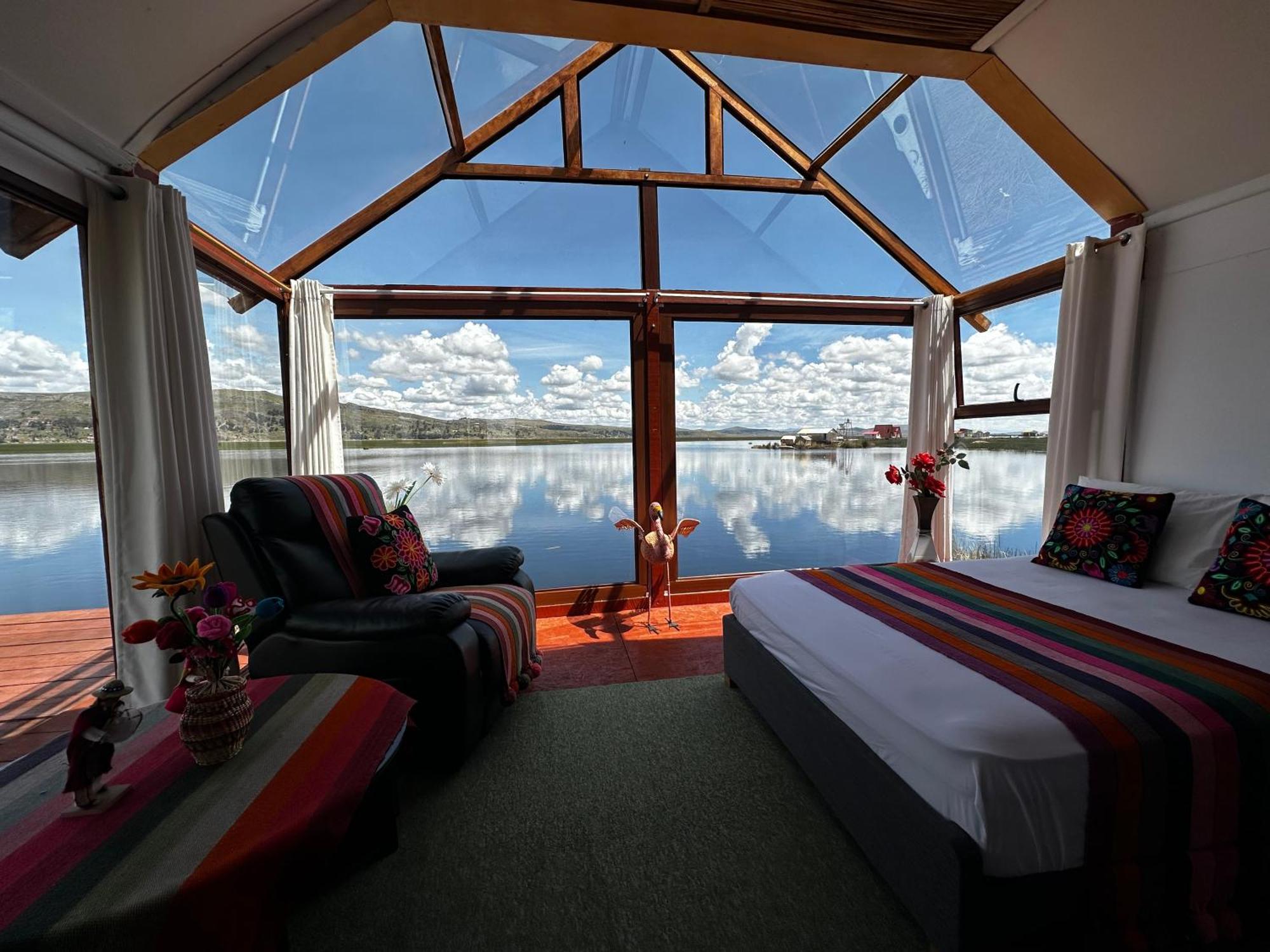 Uros Waliski Lodge *