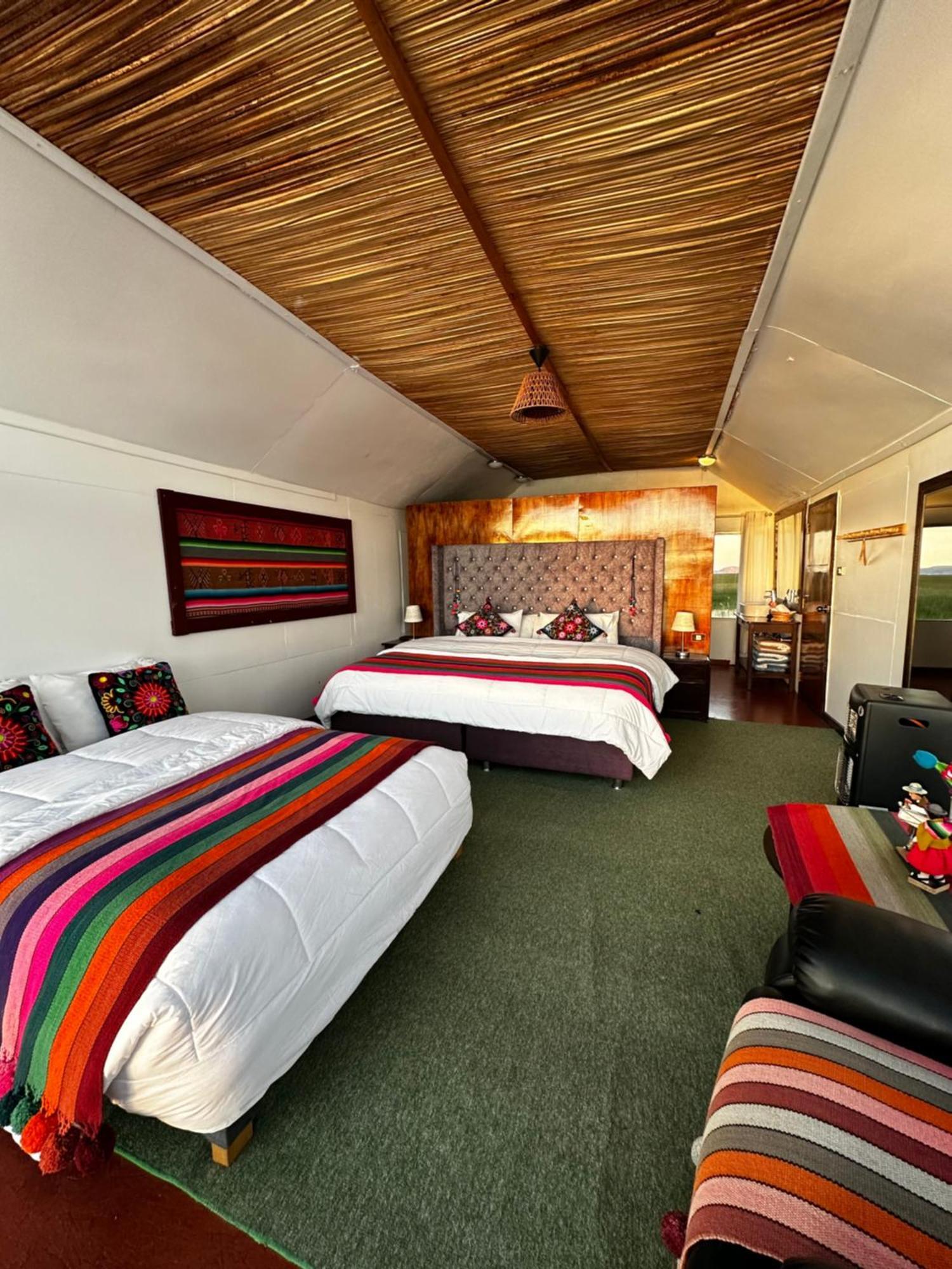 Uros Waliski Lodge *